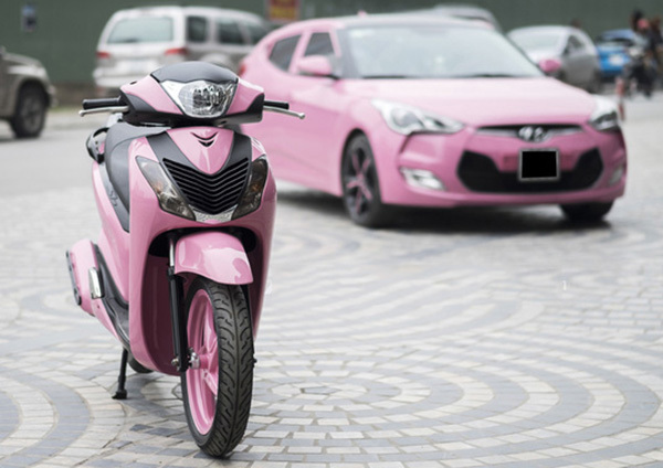Mệnh Thổ hợp xe máy màu hồng