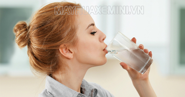 Uống đủ nước giúp cơ thể trao đổi chất tốt hơn